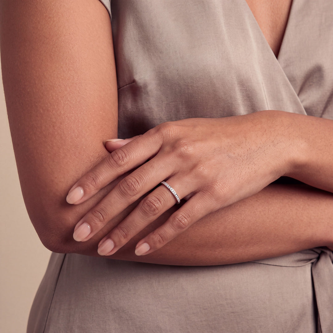 Model wearing the 1.5mm Grain Half Set Diamond Band on her ring finger